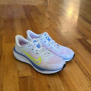 Nike Quest 6 sneakers